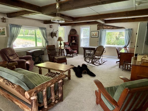 living room in the swan house at austin lake rv park in toronto oh