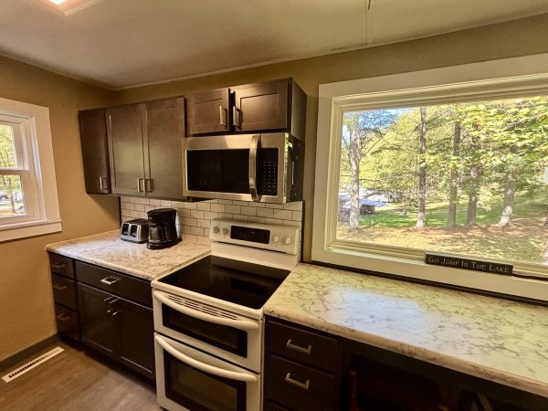 Full kitchen in the Swan House at Austin Lake Park in Toronto OH Full kitchen in the Swan House at Austin Lake Park in Toronto OH
